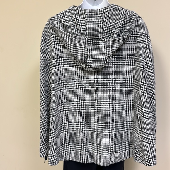 Plus size Talbots black & white herringbone cape with hood - Picture 5 of 7